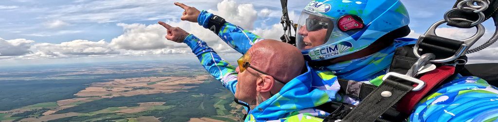 Szybowanie na otwartej czaszy spadochronu nad Szczecinem